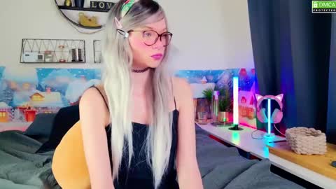 Snapshot of nikki_goldberg chatting on December 2024 07:39:01 AM Kitty Chatte online show from December 2024 07:39:01 AM