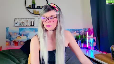 Snapshot of nikki_goldberg chatting on December 2024 08:15:01 PM Kitty Chatte online show from December 2024 08:15:01 PM