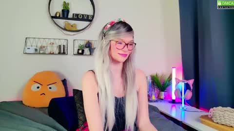 Snapshot of nikki_goldberg chatting on January 2025 07:39:01 AM Kitty Chatte online show from January 2025 07:39:01 AM