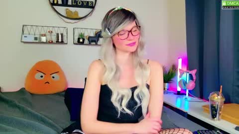 Snapshot of nikki_goldberg chatting on January 2025 08:38:02 PM Kitty Chatte online show from January 2025 08:38:02 PM