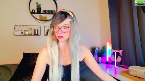 Snapshot of nikki_goldberg chatting on February 2025 08:35:01 AM Kitty Chatte online show from February 2025 08:35:01 AM