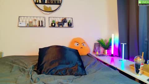 Snapshot of nikki_goldberg chatting on February 2025 08:36:01 PM Kitty Chatte online show from February 2025 08:36:01 PM