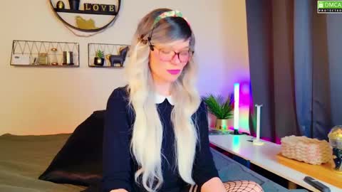 Snapshot of nikki_goldberg chatting on February 2025 08:41:02 PM Kitty Chatte online show from February 2025 08:41:02 PM