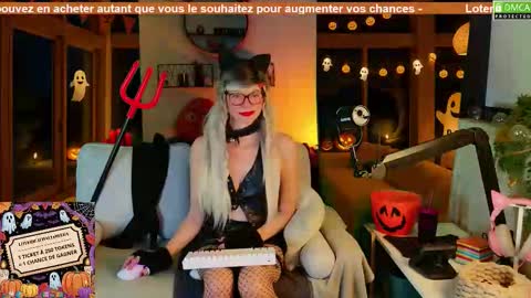 Snapshot of nikki_goldberg chatting on October 2025 08:42:01 PM Kitty Chatte online show from October 2025 08:42:01 PM