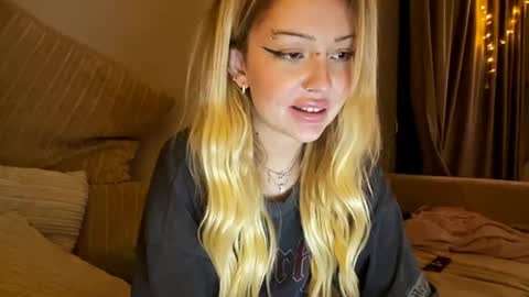 nicolette online show from December 2024 09:43:02 PM