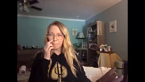 Snapshot of nikkib653466 chatting on June 2026 06:19:01 PM nikkib653466 online show from June 2026 06:19:01 PM