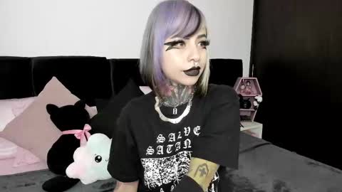 Nikki Ramone   online show from March 2025 02:20:01 AM