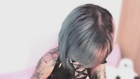 Nikki Ramone   online show from October 2025 11:02:01 PM