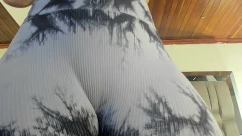 Snapshot of nikkysmiith chatting on October 2025 11:33:02 AM online show from October 2025 11:33:02 AM