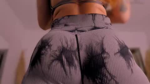 Snapshot of nikkysmiith chatting on November 2025 11:53:02 AM online show from November 2025 11:53:02 AM