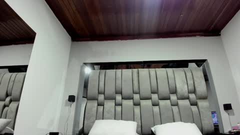 Snapshot of nikkysmiith chatting on November 2025 11:38:02 AM online show from November 2025 11:38:02 AM