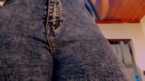 Snapshot of nikkysmiith chatting on November 2025 11:43:02 AM online show from November 2025 11:43:02 AM