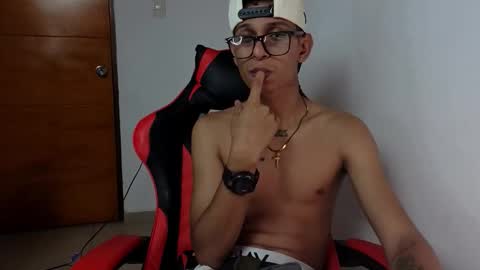 niklaus_wolf online show from March 2026 05:46:01 AM