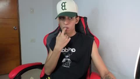 niklaus_wolf online show from April 2026 01:44:01 AM