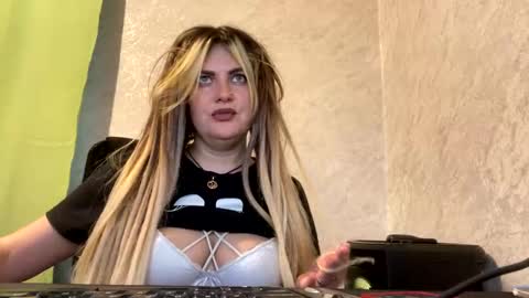 Nika online show from December 2024 10:13:02 AM