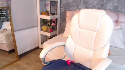 Niko Robin online show from December 2024 04:02:02 AM