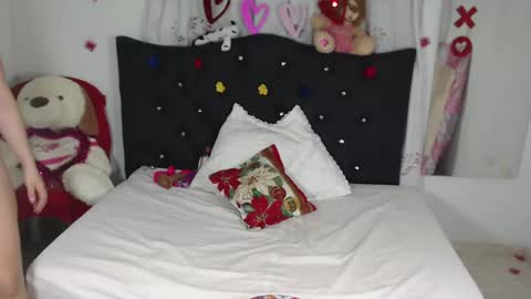 Snapshot of nikol_winick chatting on February 2025 05:37:02 AM nikol_winick online show from February 2025 05:37:02 AM