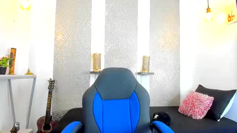    online show from March 2025 04:08:02 AM