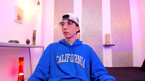    online show from December 2025 04:09:01 AM