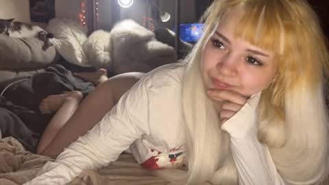 nikoli_naw online show from April 2026 08:28:02 PM