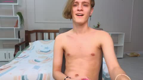 Snapshot of nikompell chatting on January 2025 01:47:02 AM niko online show from January 2025 01:47:02 AM