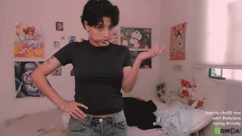 Nikylaine online show from November 2025 09:47:01 PM