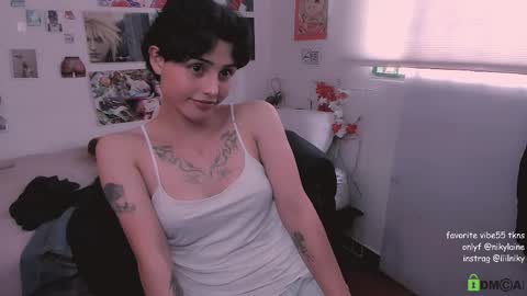 Nikylaine online show from November 2025 07:46:02 PM