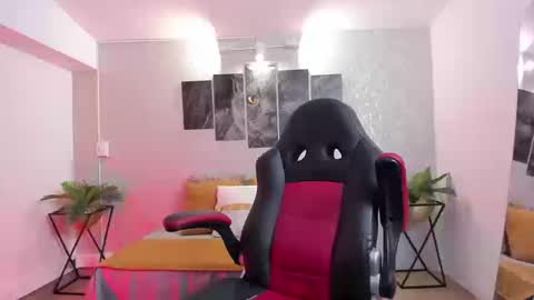 Nils online show from September 2025 04:02:02 AM