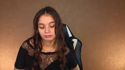 Ketrin online show from November 2025 04:01:01 AM