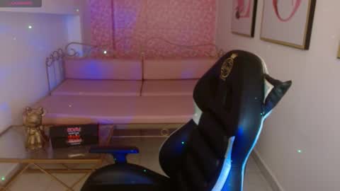 Nina online show from March 2026 01:11:02 PM