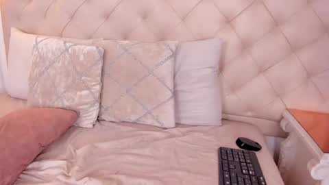 nina joyce online show from April 2026 09:39:33 PM