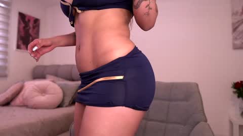 Angie online show from October 2025 09:03:02 PM