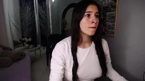 Nina online show from November 2025 12:15:02 PM