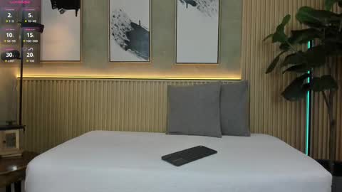 NINA online show from November 2025 12:00:02 PM