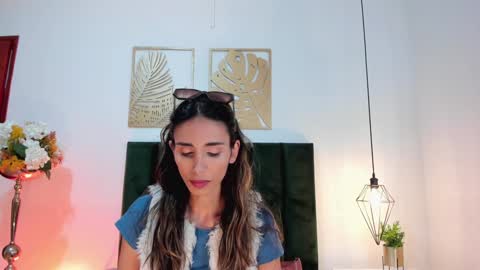 Nina online show from December 2024 04:35:02 PM