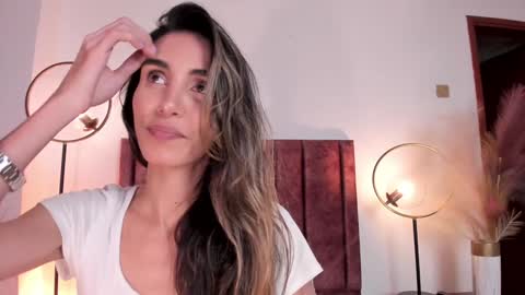 Nina online show from February 2025 06:07:01 PM