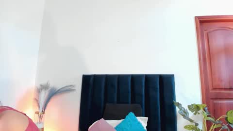 Nina online show from October 2025 06:41:01 PM