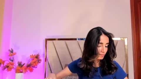 Nina online show from November 2025 05:58:02 PM