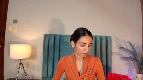 Nina online show from November 2025 06:09:02 PM