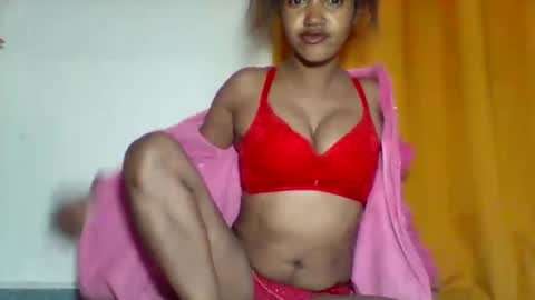 Snapshot of ninah_rise chatting on September 2025 01:02:02 PM ninah_rise online show from September 2025 01:02:02 PM