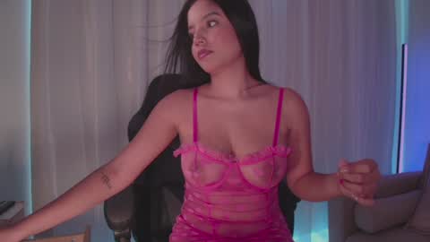 Snapshot of ninamichelle_ chatting on January 2025 09:30:01 PM Nina online show from January 2025 09:30:01 PM