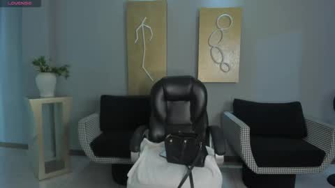 Snapshot of ninamichelle_ chatting on February 2026 05:27:01 PM Nina online show from February 2026 05:27:01 PM