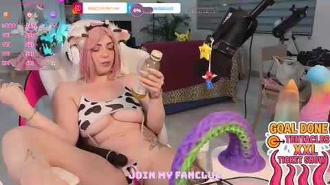 Nina online show from September 2025 06:57:01 PM