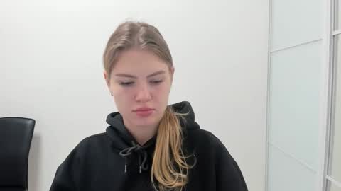 ninarihh online show from November 2025 10:21:01 AM