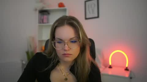 NinaViety online show from May 2026 07:59:02 AM