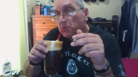 Dennis online show from October 2025 01:44:01 PM