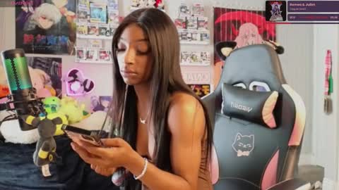 NIVIA WOLFE online show from February 2025 04:36:01 PM