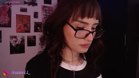 Nixxie  online show from November 2025 02:32:01 AM