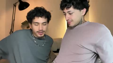 noah_and_steven online show from May 2026 10:30:02 PM