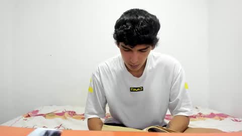 Snapshot of noah_curious chatting on May 2026 08:26:01 PM NOAH online show from May 2026 08:26:01 PM